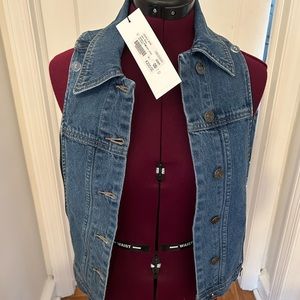 Veronica Beard denim jean dickey. New with tags